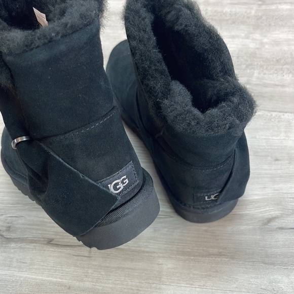🍁UGG🍁 CLASSIC MINI TWIST BOOTS - Picture 2 of 10